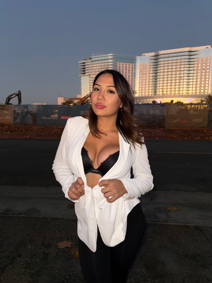 Take a pause and enjoy Ali Cruz — streaming from Kananga