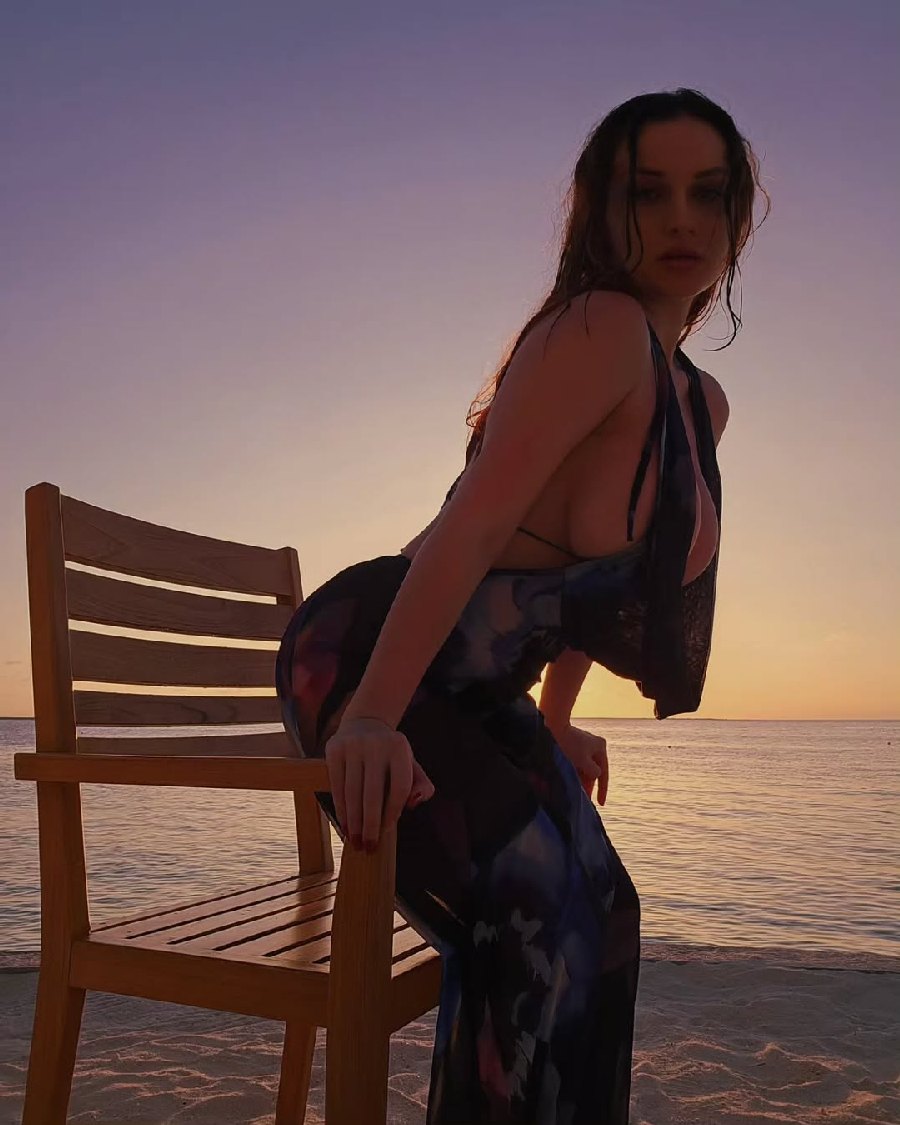 Sexy girl Miranda Faith nude in Kananga