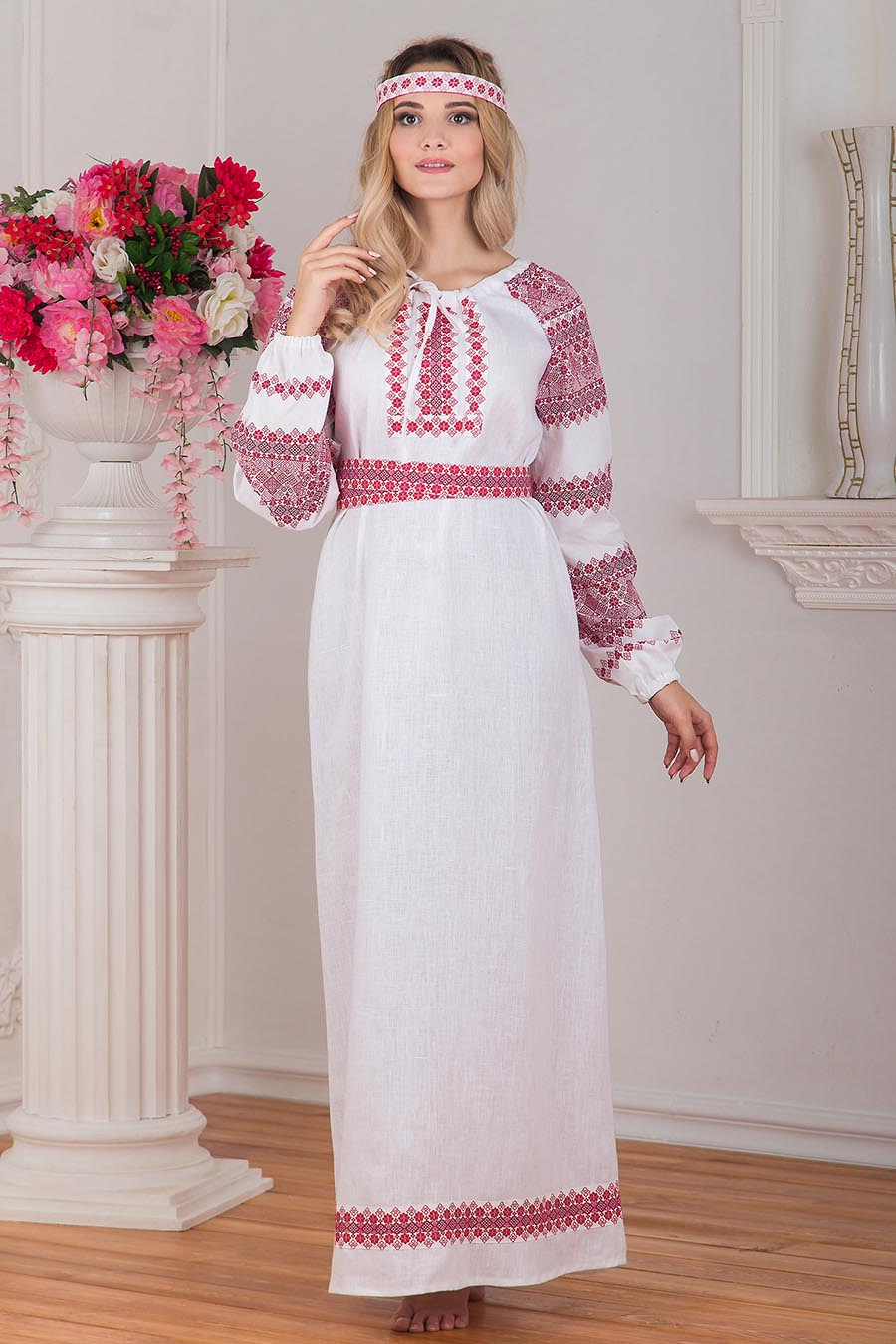 Women in Slavic costumes in Kananga