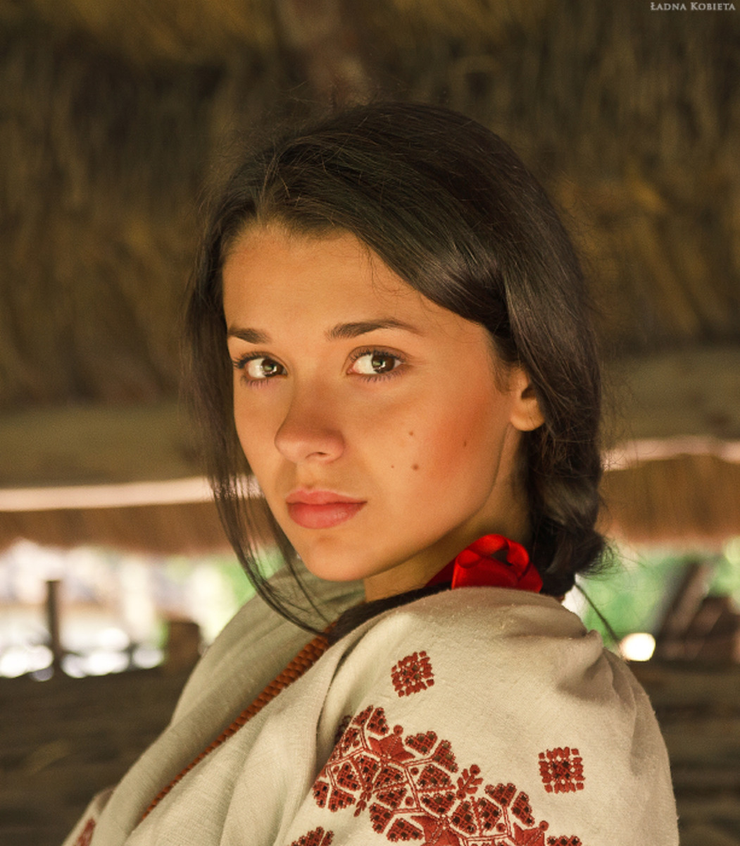 Girls in Slavic costumes in Kananga