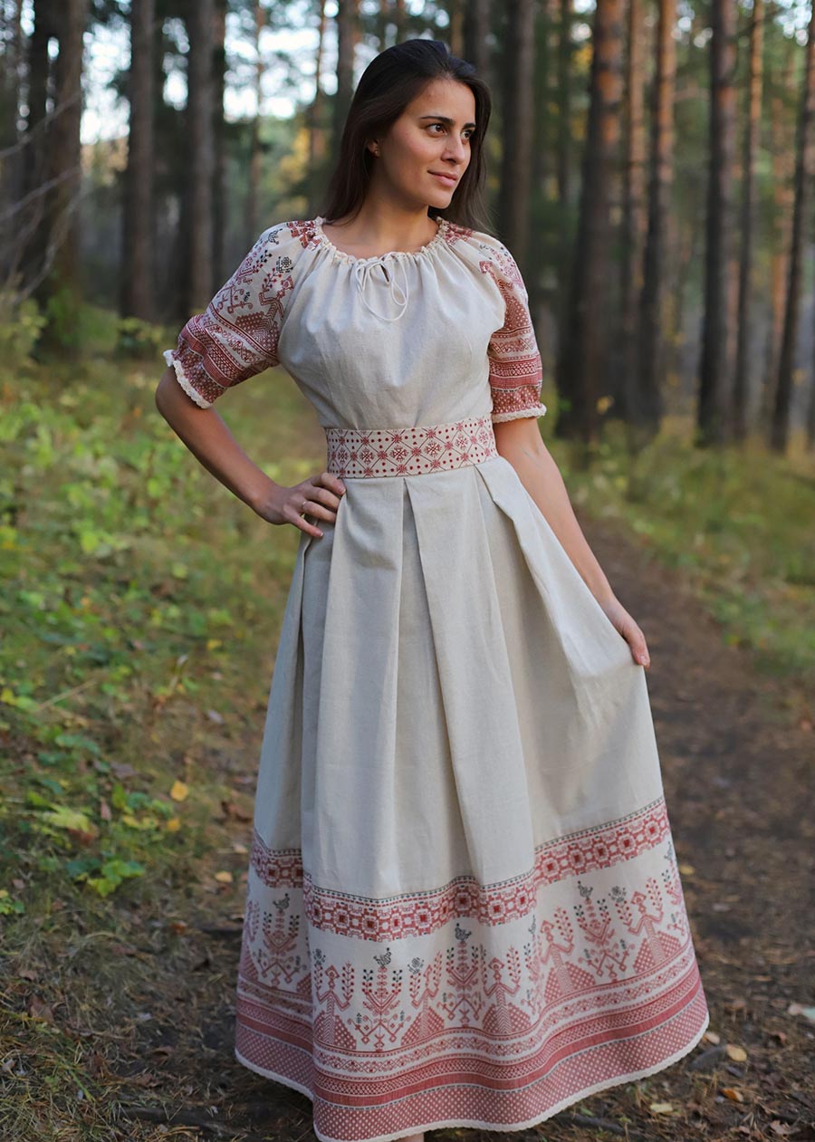 Girls in Slavic costumes in Kananga