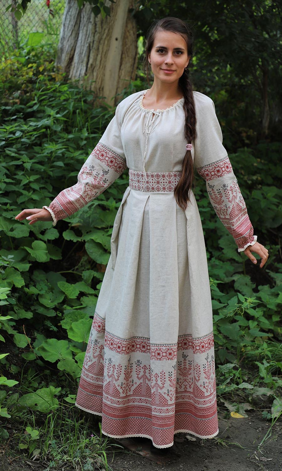 Girls in Slavic costumes in Kananga