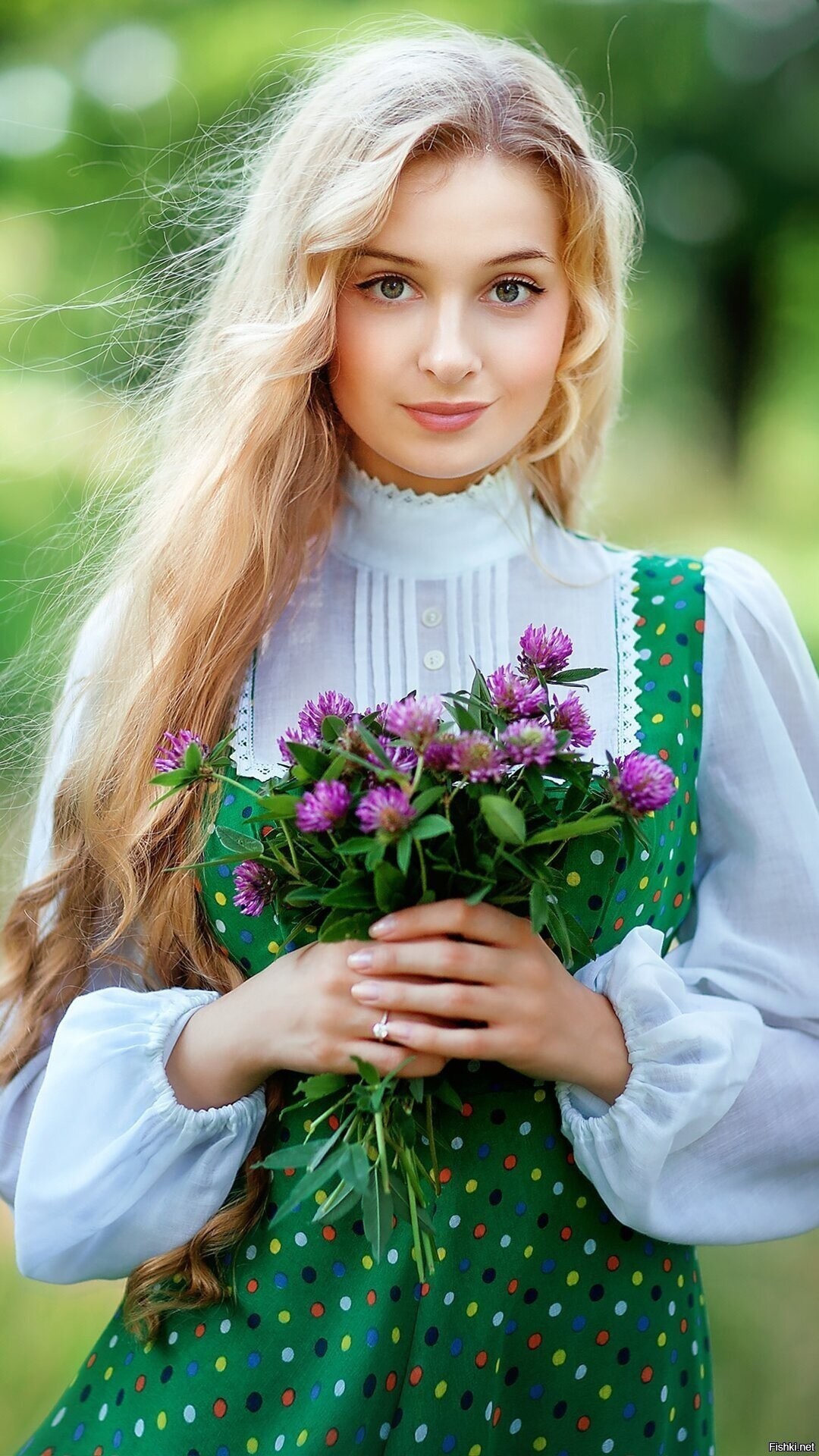 Girls in Slavic costumes in Kananga