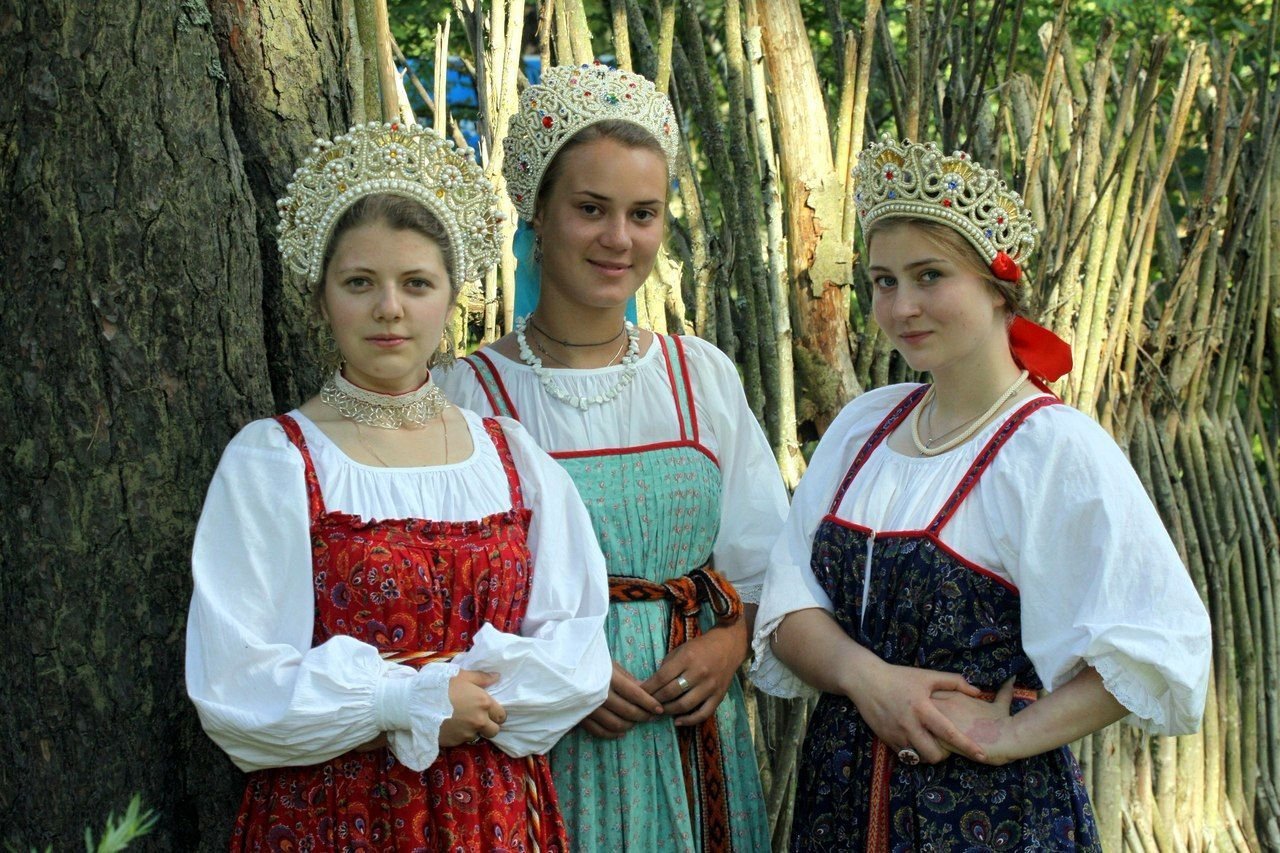 Sexy model Girls in Slavic costumes in Kananga