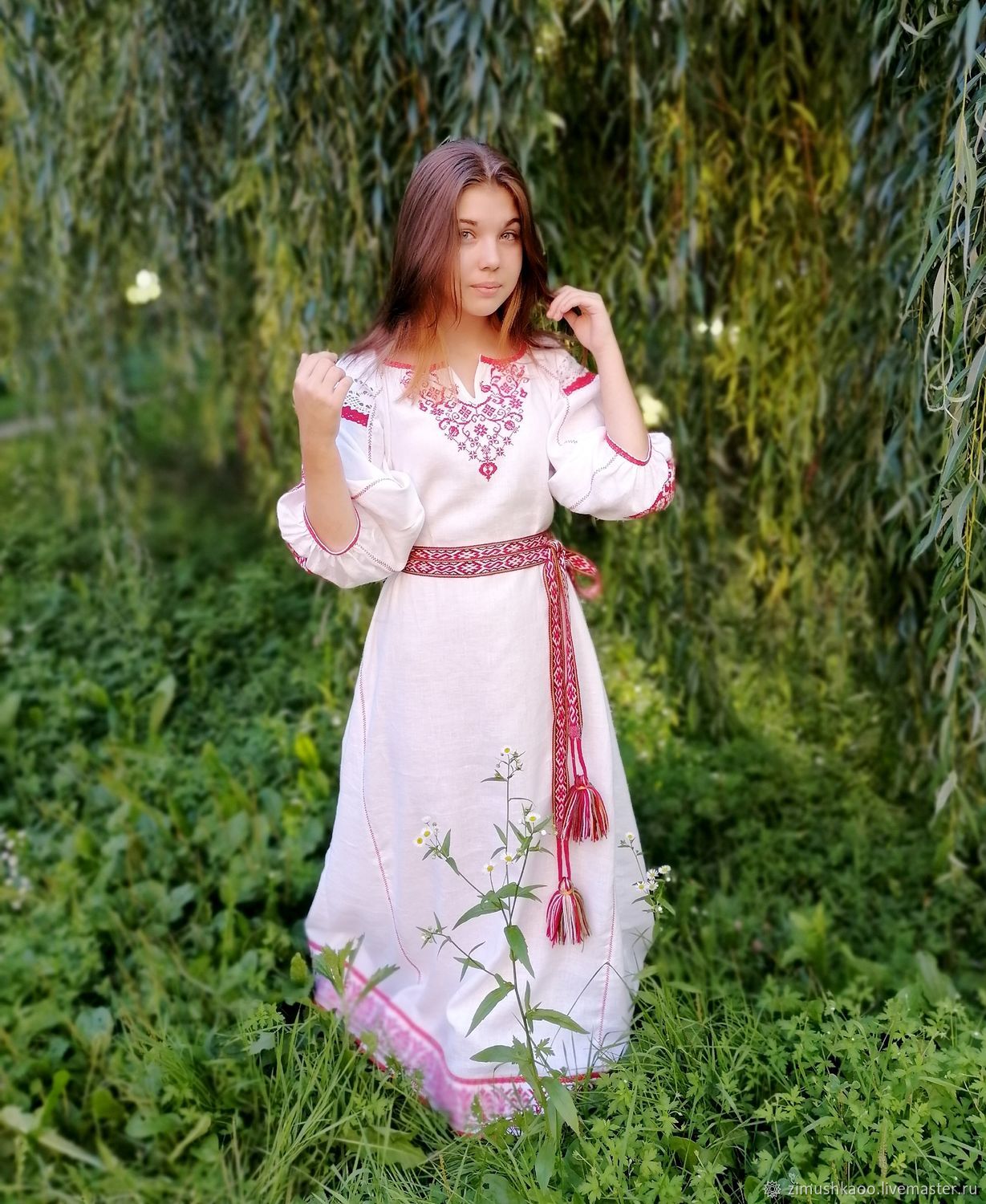 Girl Girls in Slavic costumes in Kananga