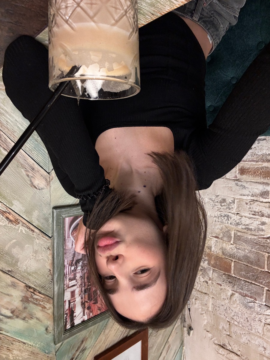 Fresh photos, fresh mood — Tina online in Kananga